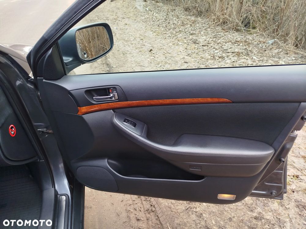 Toyota Avensis 2.2 D-4D Prestige - 23