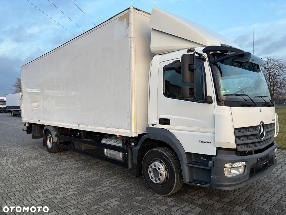Mercedes-Benz ATEGO 1524  EURO 6 (1527, 1530) kontener z windą , kabina przeedłużana  z łóżkiem składanym - 4