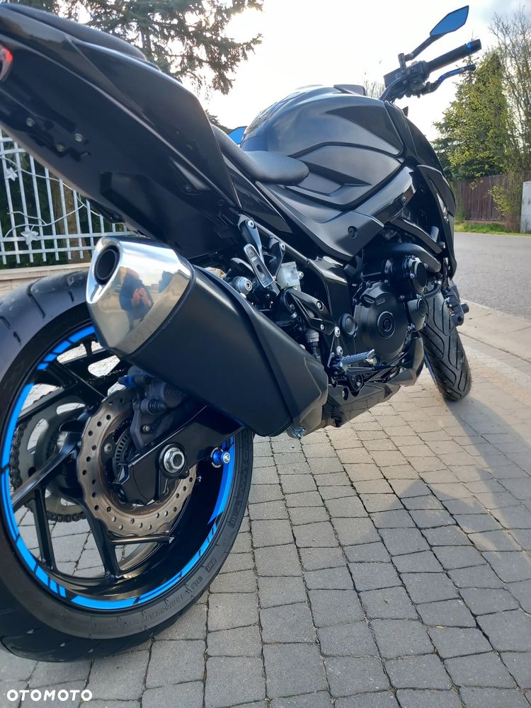 Suzuki GSX - 3