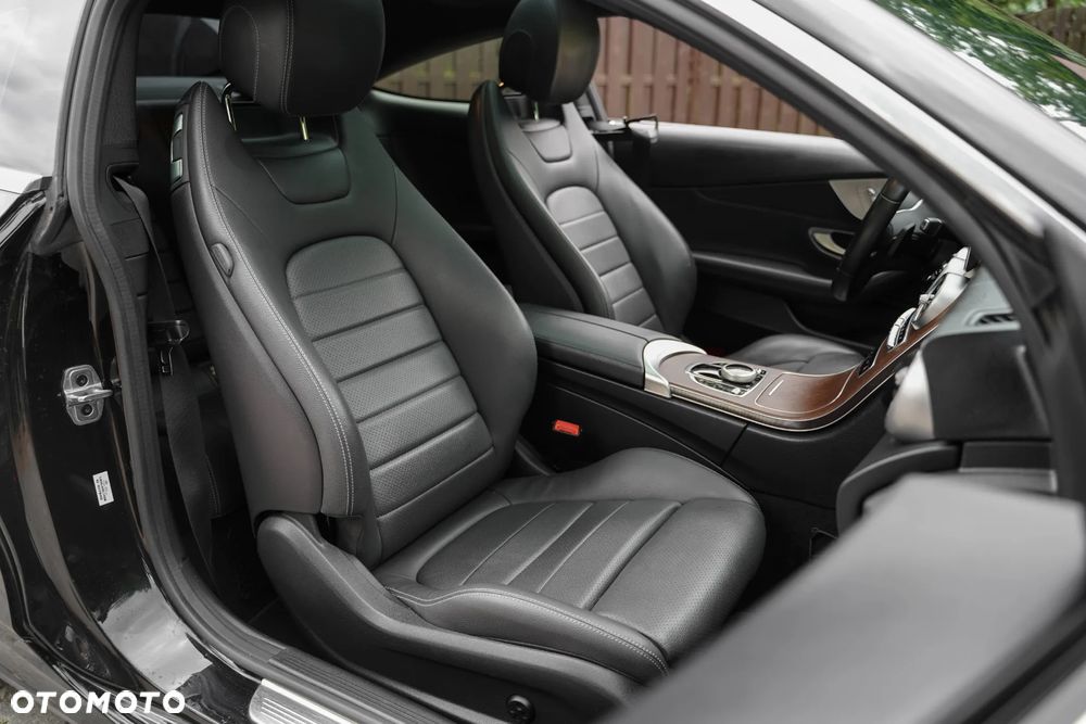 Mercedes-Benz Klasa C 300 Coupe 9G-TRONIC - 8