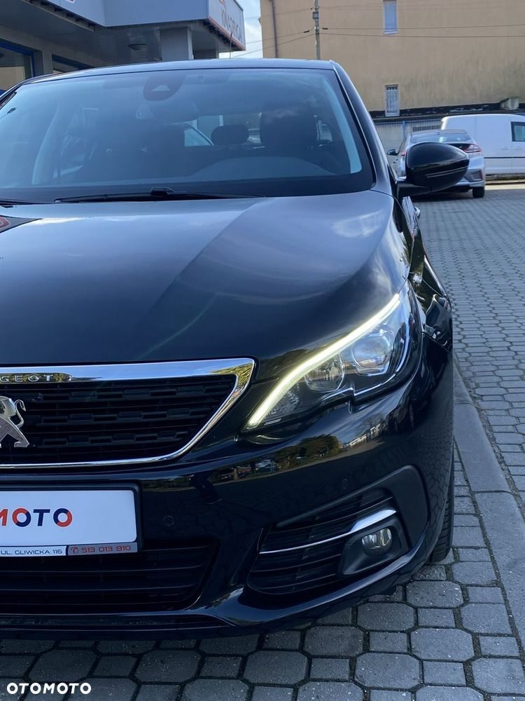 Peugeot 308 - 8