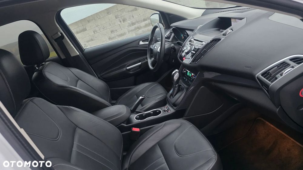 Ford Kuga 2.0 TDCi 4x4 Titanium - 23