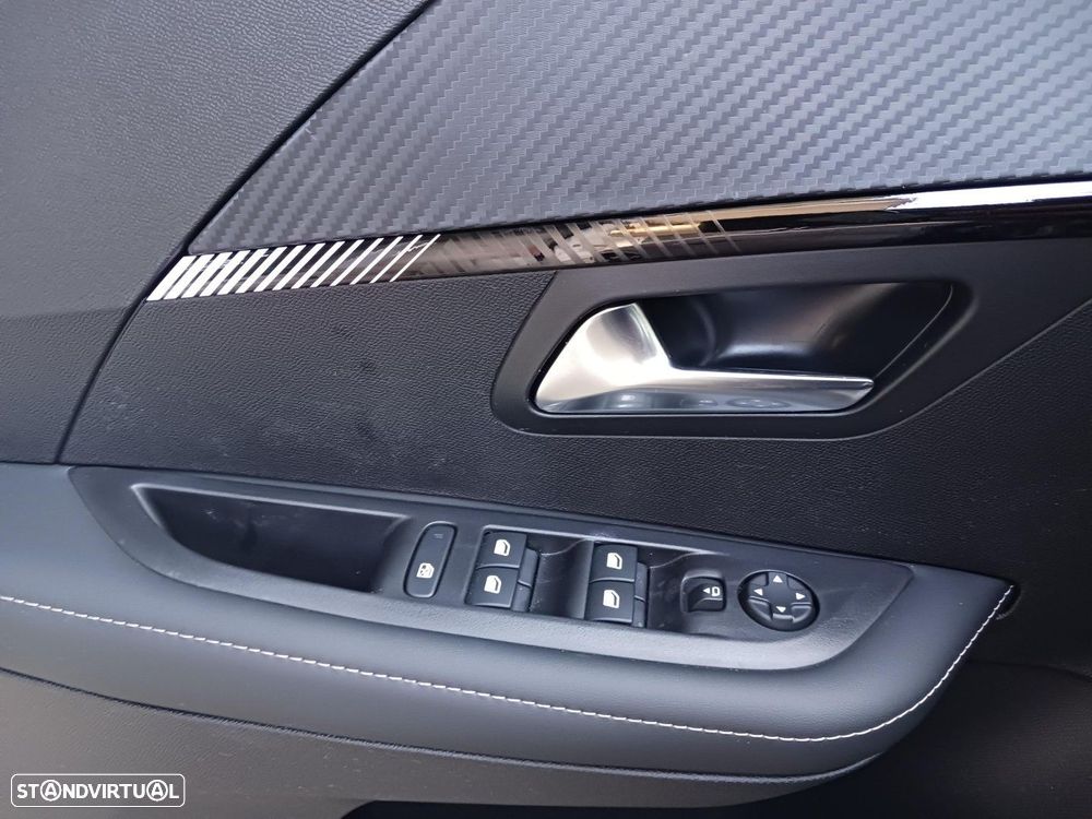 Peugeot 208 1.2 Hybrid Allure e-DCS6 - 24