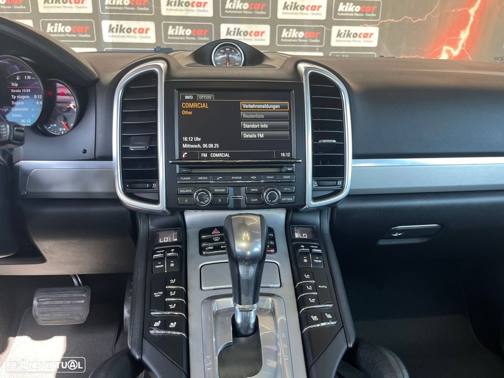 Porsche Cayenne Standard - 30
