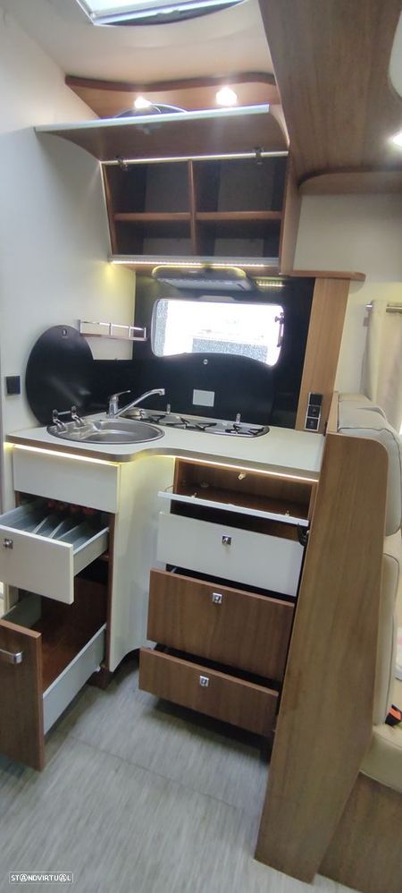 Pilote Essential P746 (Cama central - GPL) - 11
