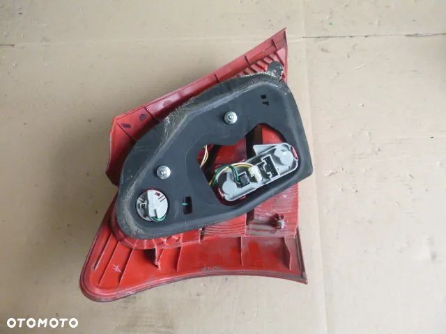 LAMPA PRAWY TYŁ PRAWA TYLNA TOYOTA YARIS II 5D 05-09 - 9