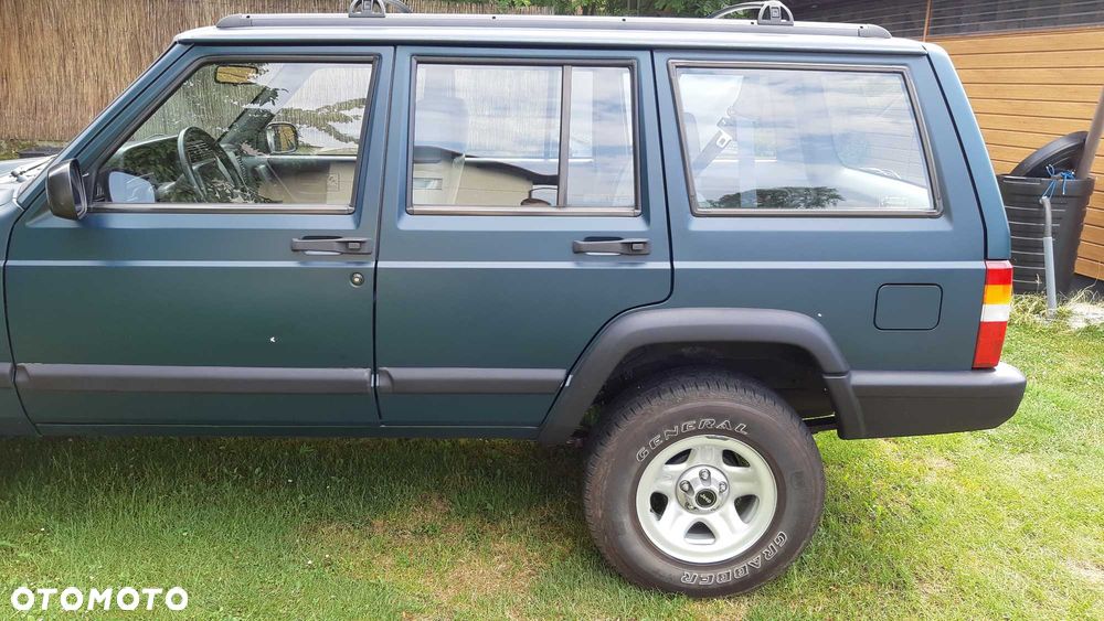 Jeep Cherokee - 8