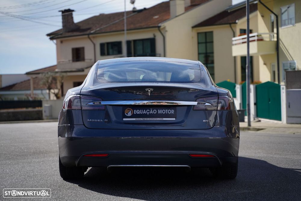 Tesla Model S 85D - 3
