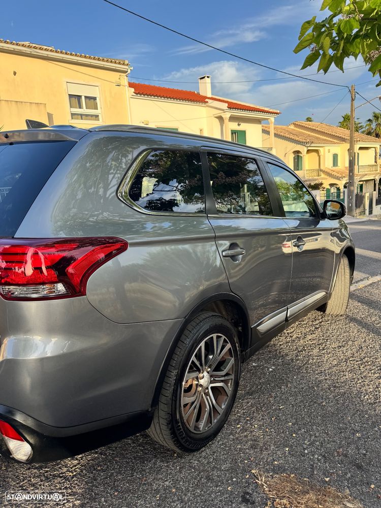 Mitsubishi Outlander 2.2 DI-D Instyle Navi Black Edition - 5