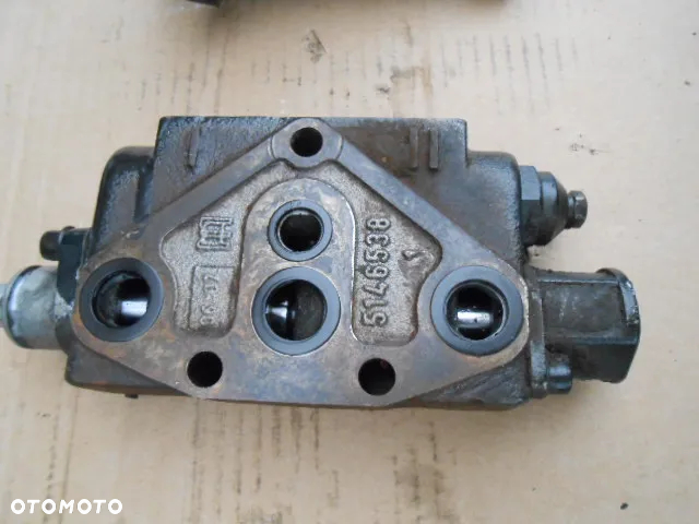 Rozdzielacz blok zaworowy sekcja zawór Case New Holland TM140 - 8