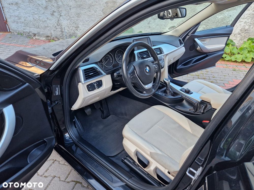 BMW Seria 3 320d Luxury Line - 13