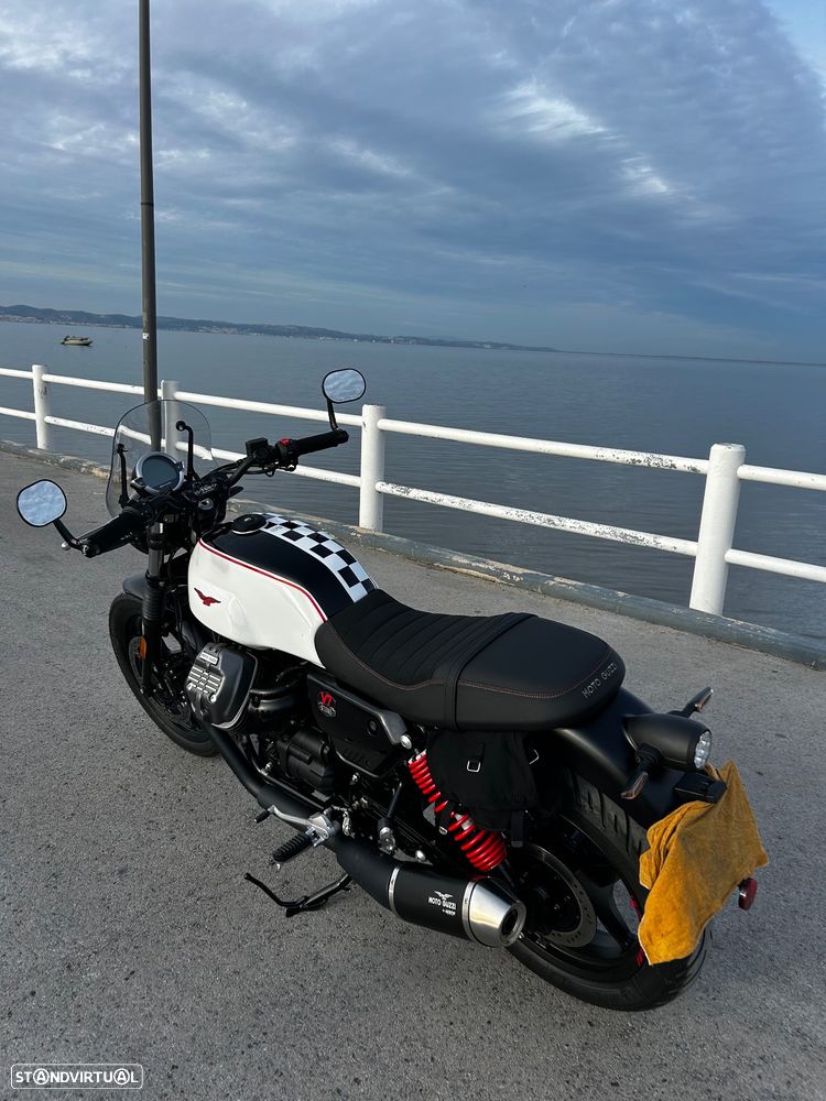 Moto Guzzi V7 Stone Ten Nova - 1