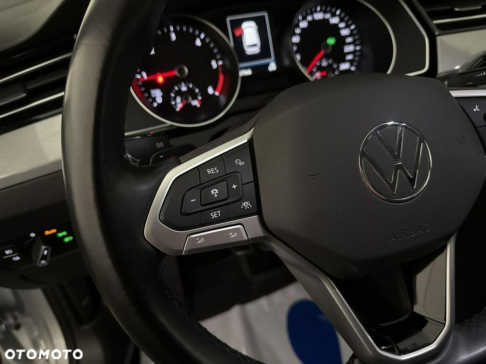Volkswagen Passat - 25