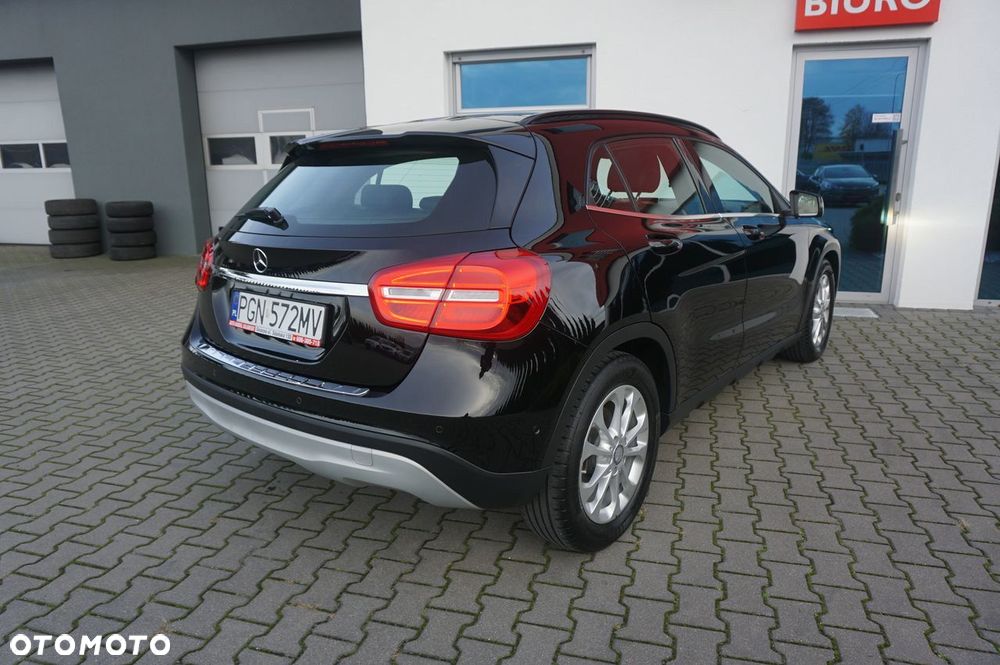 Mercedes-Benz GLA 200 7G-DCT Urban - 4