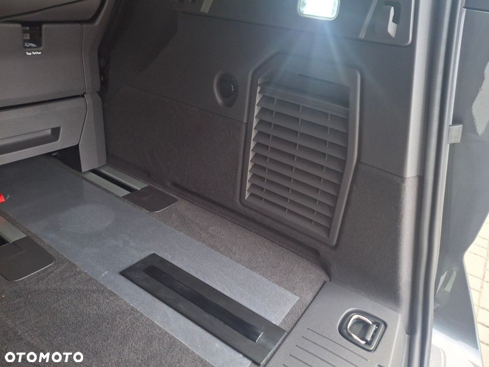 Volkswagen Multivan - 35