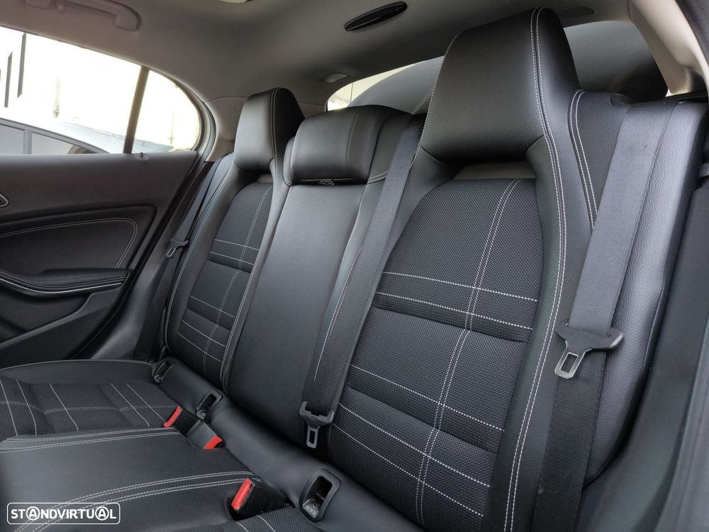 Mercedes-Benz GLA 180 d Urban - 12