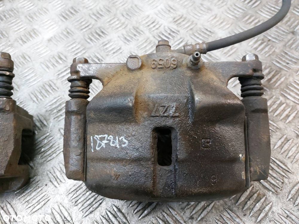 ZACISK HAMULCOWY LEWY + PRAWY PRZÓD X-TRAIL II T31 2.0 DCI - 4