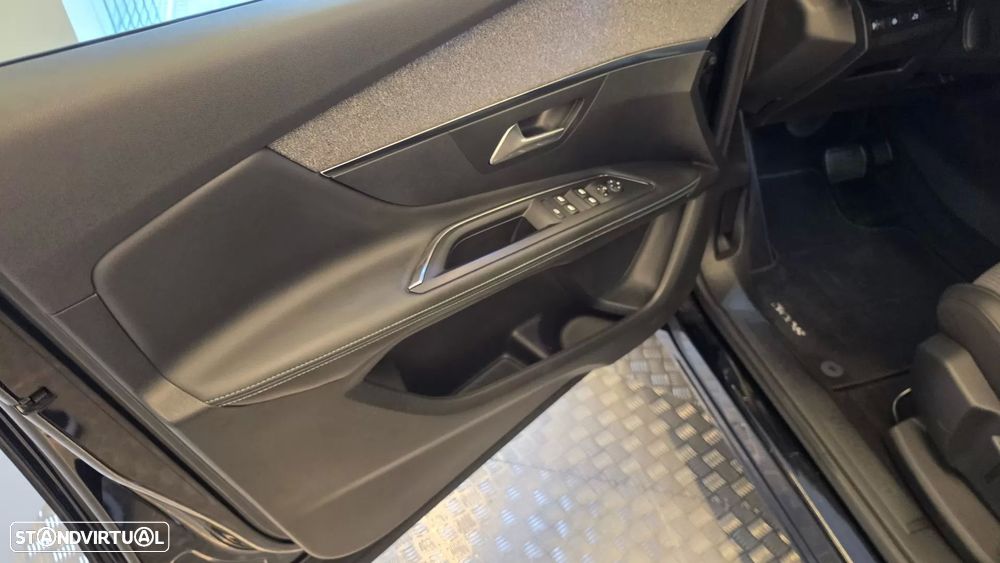 Peugeot 3008 1.5 BlueHDi Allure EAT8 - 38
