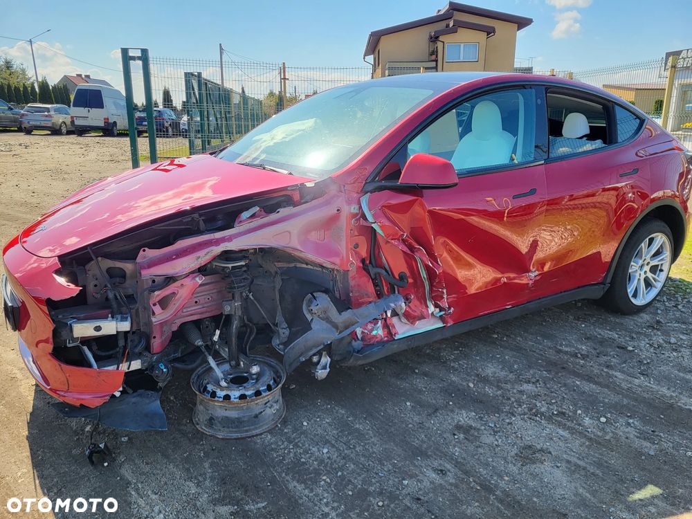 Tesla Model Y - 20