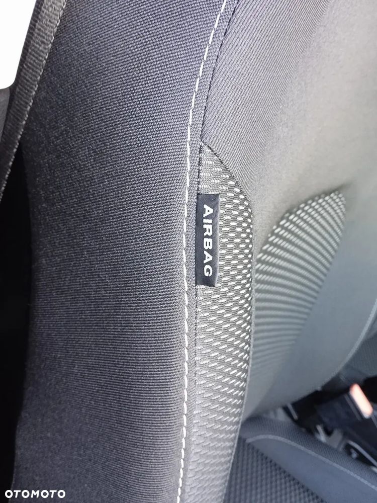 Dacia Duster 1.6 SCe Laureate S&S - 14