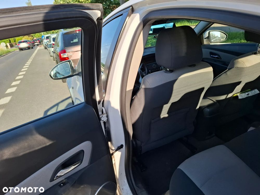 Chevrolet Cruze 1.6 LS - 11