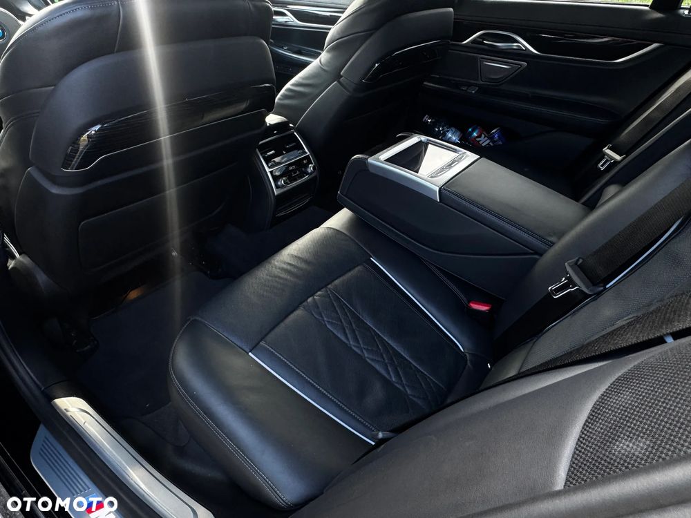BMW Seria 7 750i xDrive - 10