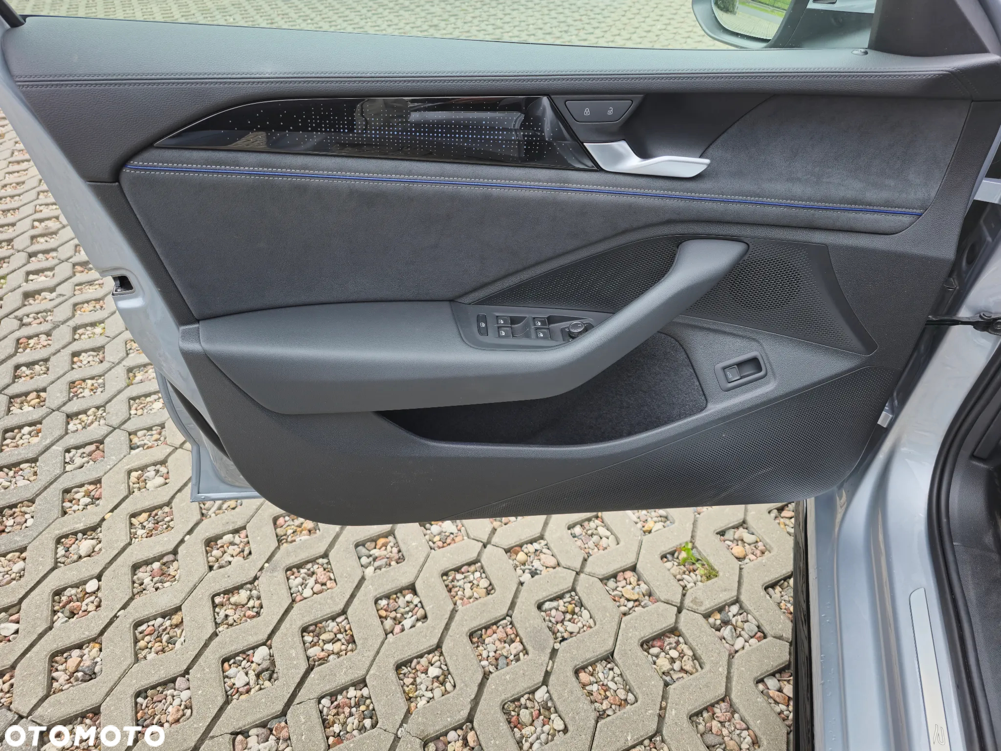 Volkswagen Passat Variant 2.0 TDI SCR DSG R-Line - 29