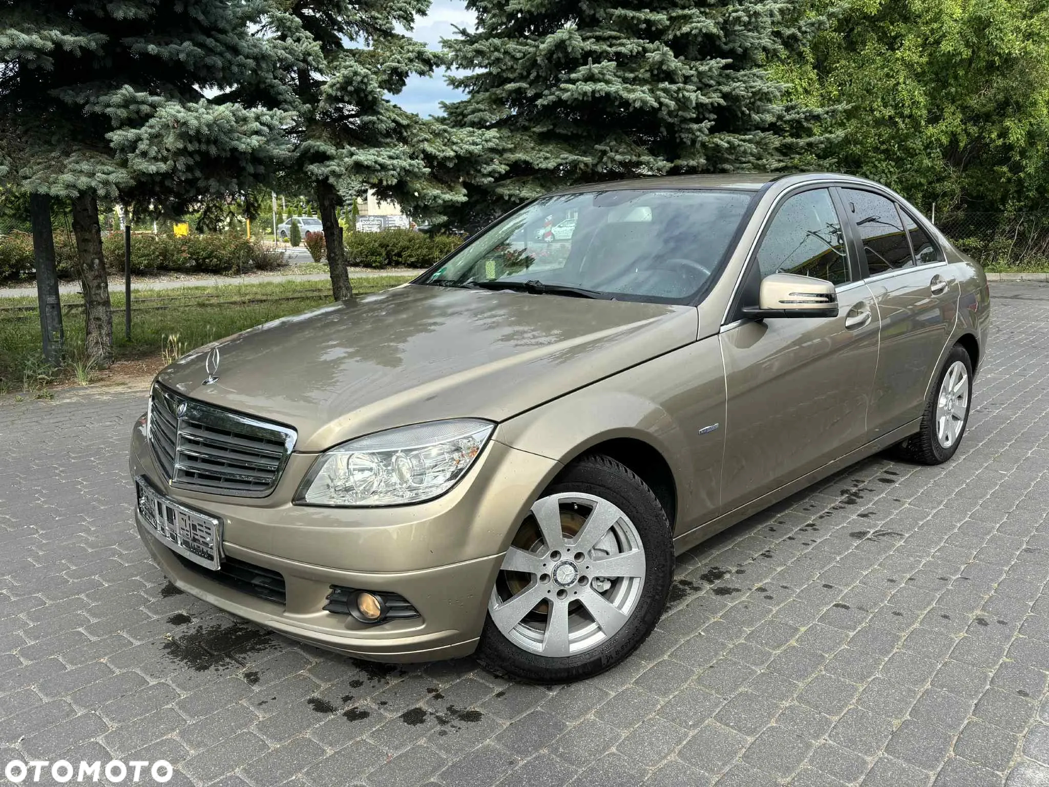 Mercedes-Benz Klasa C 180 CGI BlueEff Elegance - 4