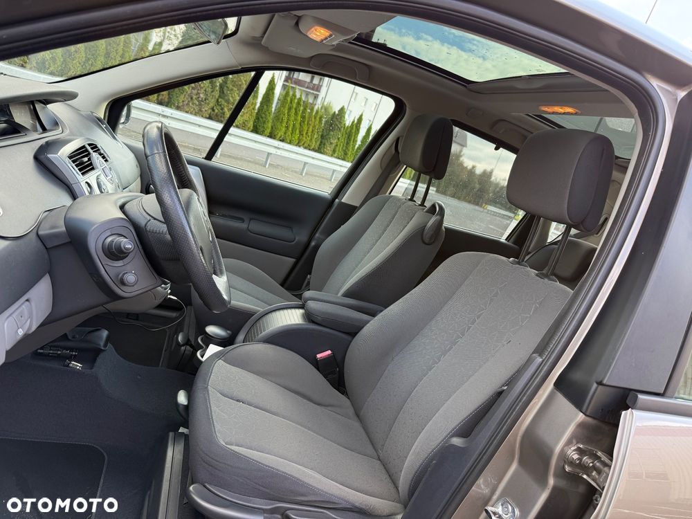 Renault Scenic 2.0 16V Privilege - 29