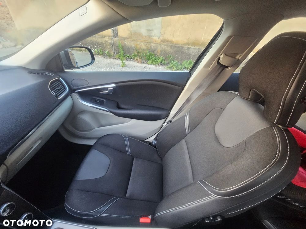 Volvo V40 D2 - 12