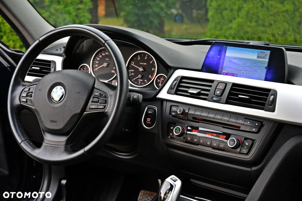 BMW Seria 3 320d Sport-Aut - 34