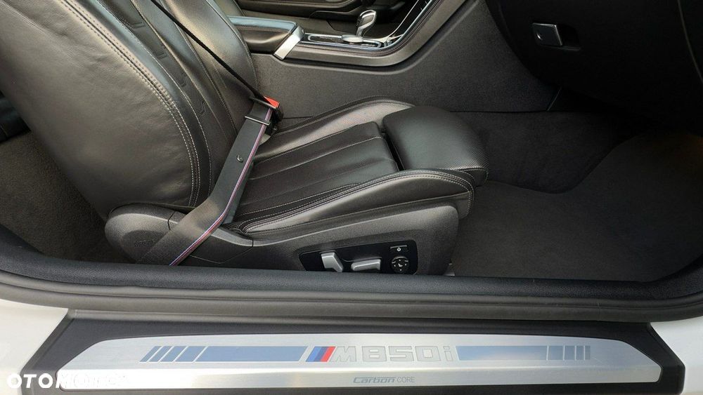 BMW Seria 8 - 29