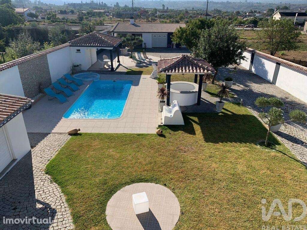 Casa / Villa T3 em Ervedal e Vila Franca da Beira de 266,00 m2 - Grande imagem: 2/4