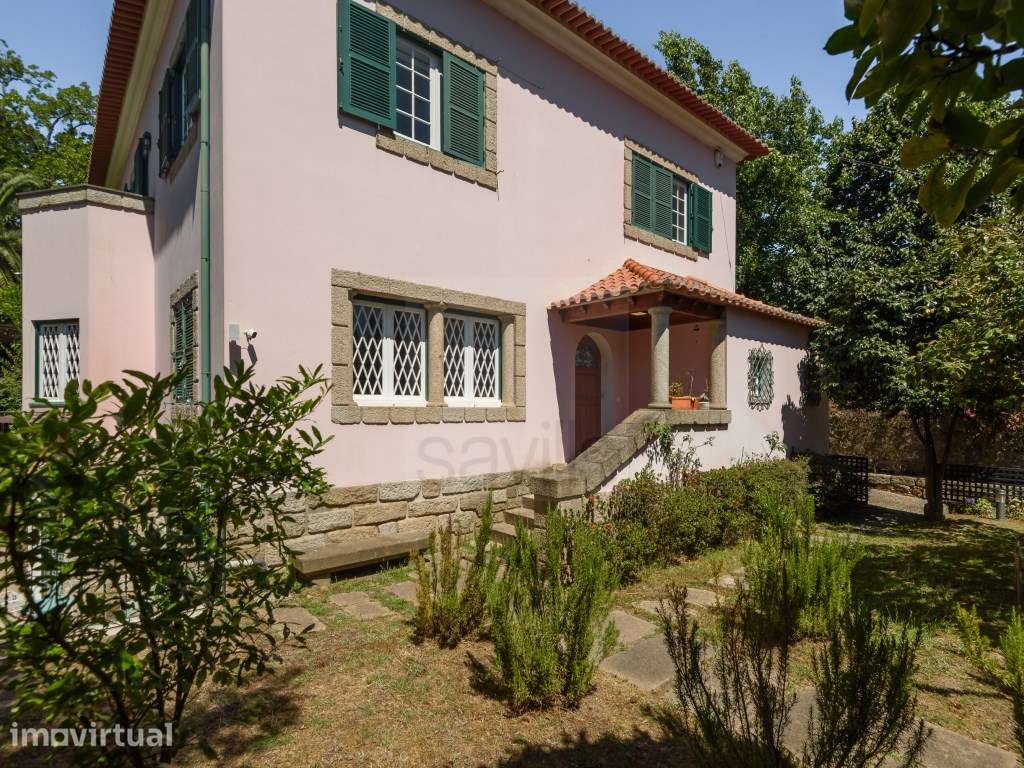 Moradia T5 inserida num jardim muito bonito - Porto - Grande imagem: 3/44