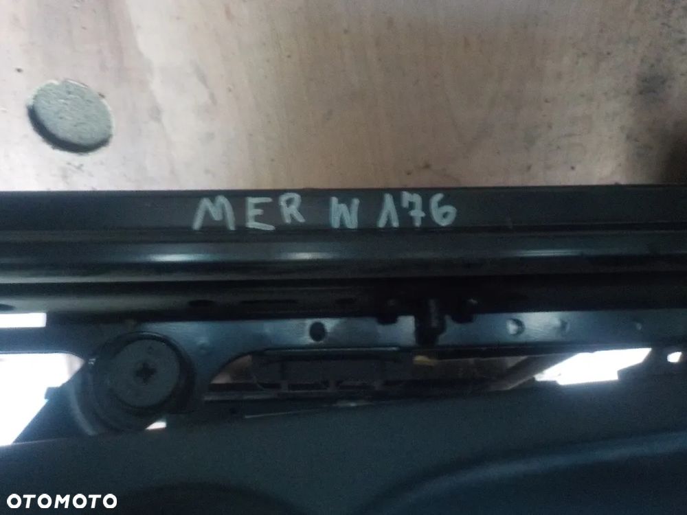 MRCEDES W176 FOTELE KANAPA BOCZKI UK - 9