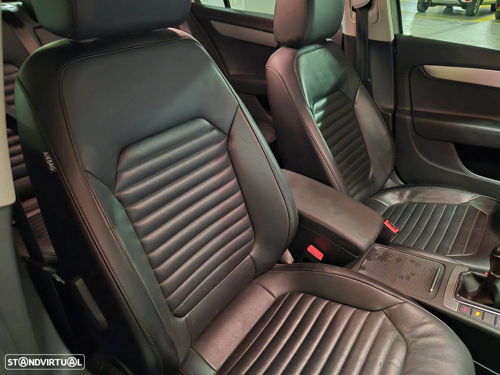 VW Passat 2.0 TDI BlueMotion Highline - 39