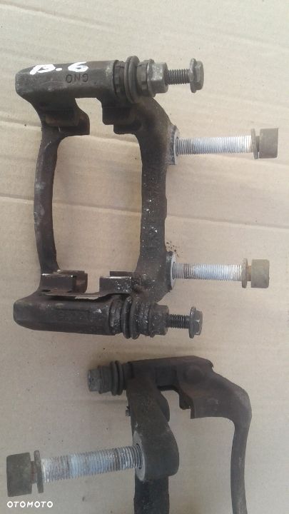 JARZMO ZACISKU TYŁ VW PASSAT B6 - 3