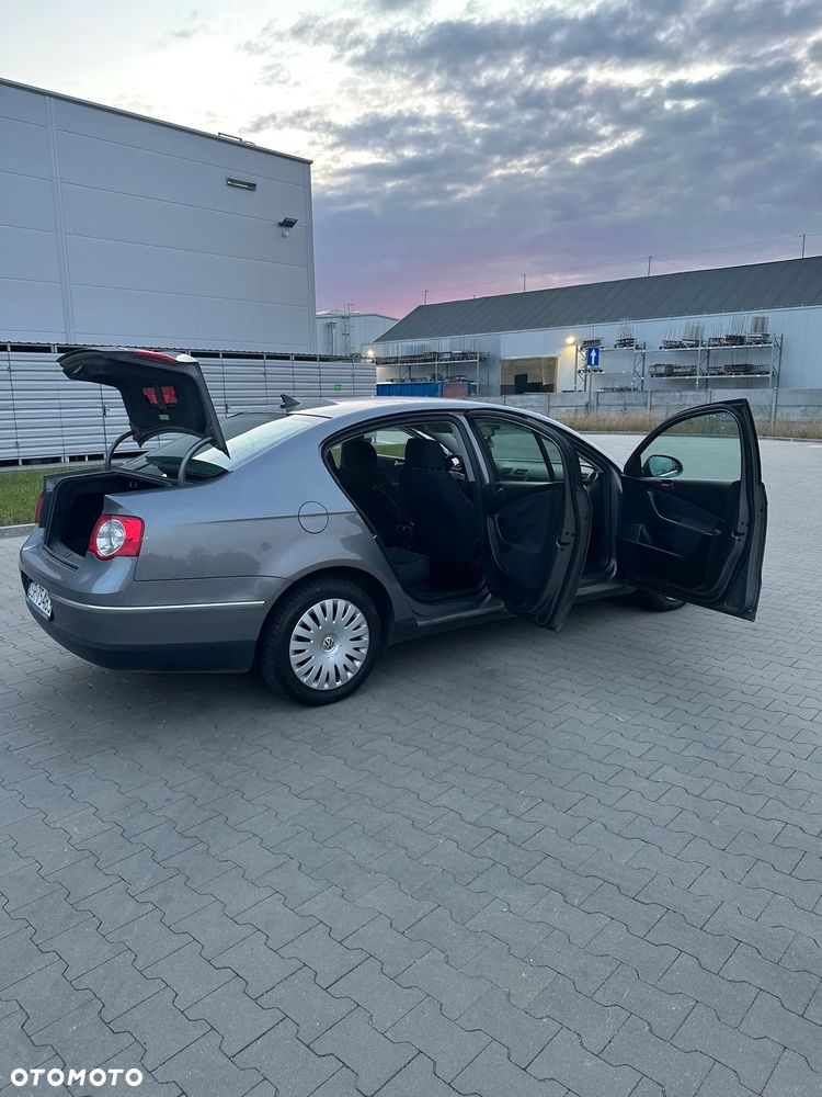 Volkswagen Passat - 17