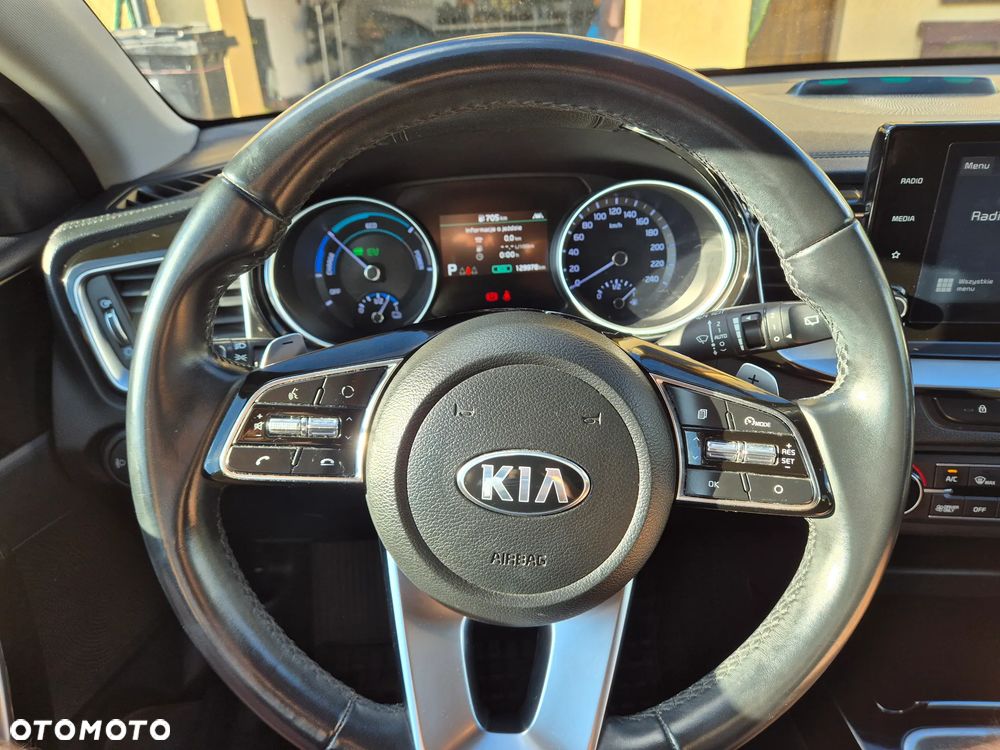 Kia Ceed 1.6 GDI PHEV L DCT - 17