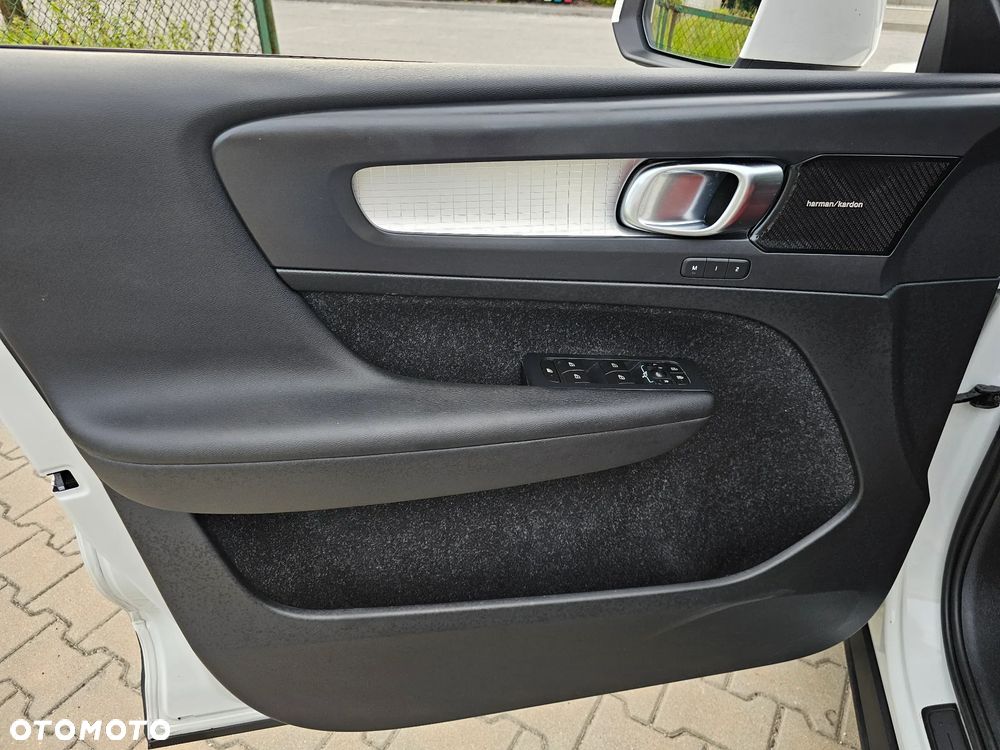 Volvo XC 40 B5 B AWD Ultimate Dark - 18