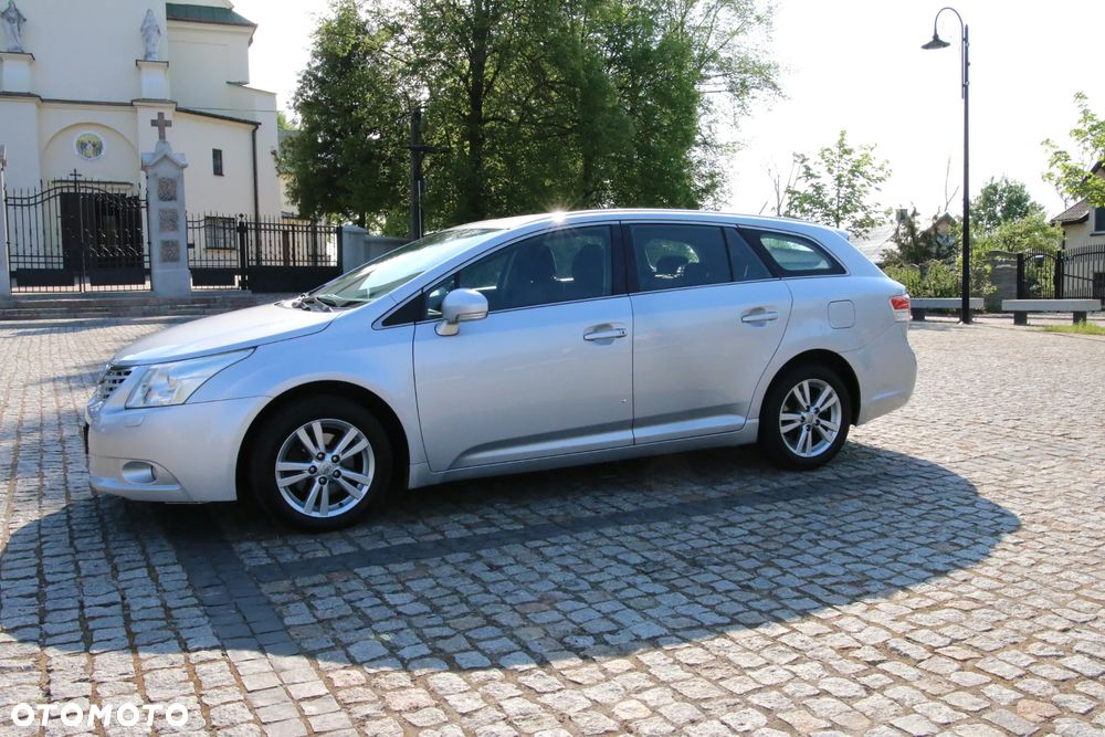 Toyota Avensis 1.8 Sol - 5