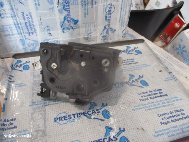 Fecho 8X1837016C AUDI A1 SPORTBACK 8X FASE 2  2017 1.6TDI 115CV 5P PRETO FD 5 PINOS - 3