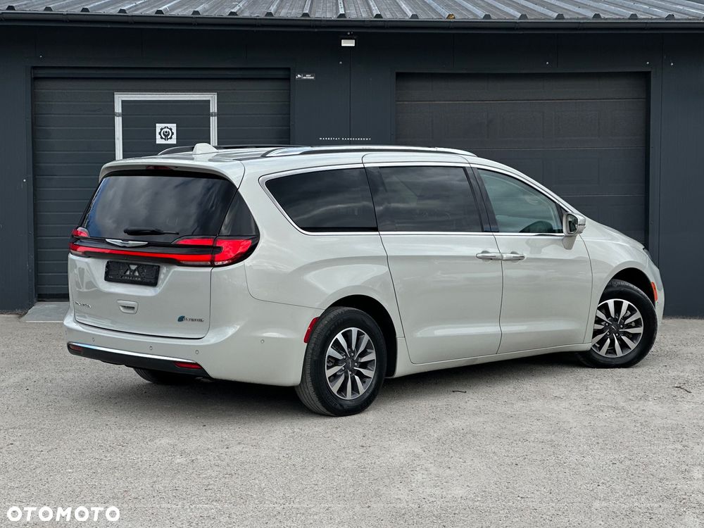 Chrysler Pacifica - 5