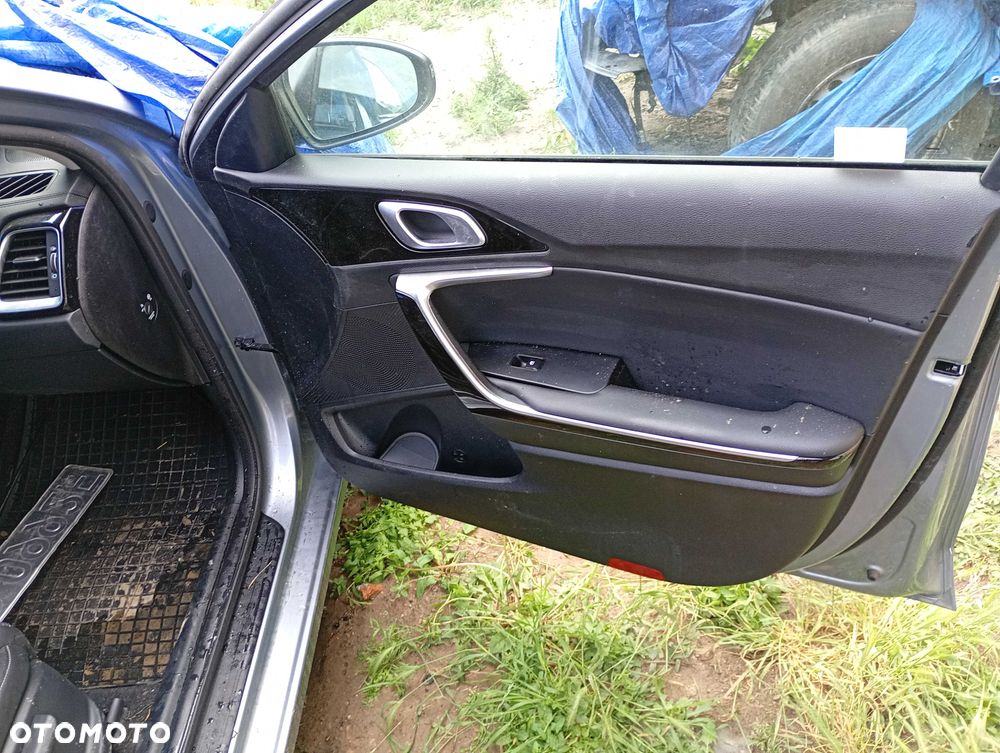 Kia Ceed - 4