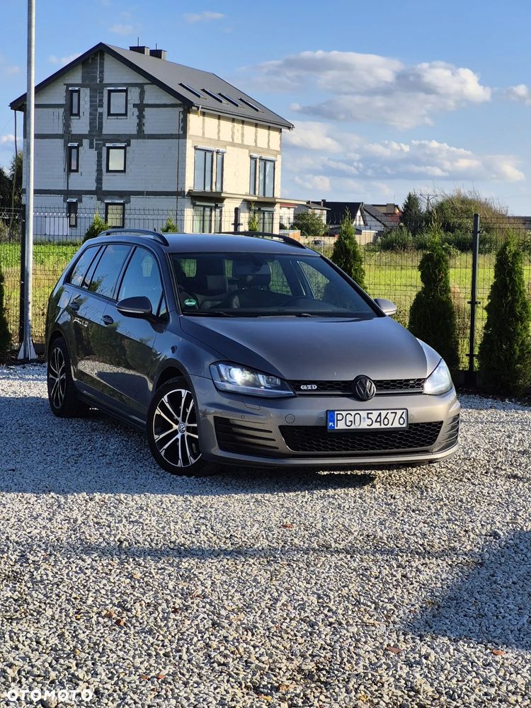 Volkswagen Golf - 6