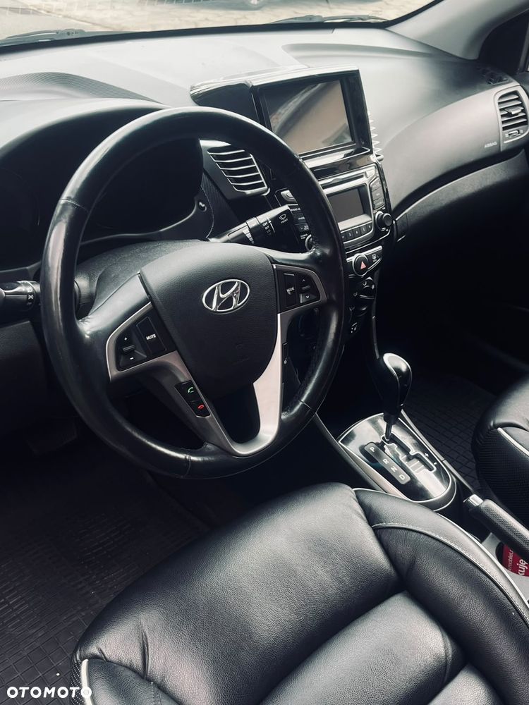 Hyundai Accent - 15