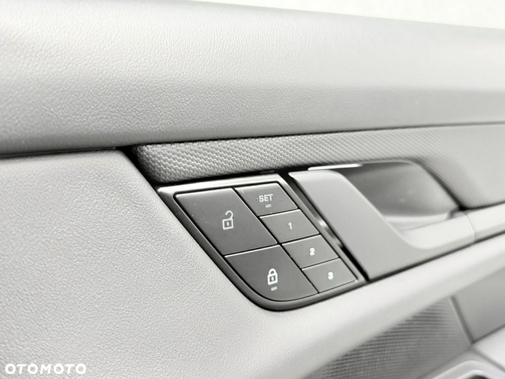 Porsche Taycan Performance Plus - 29