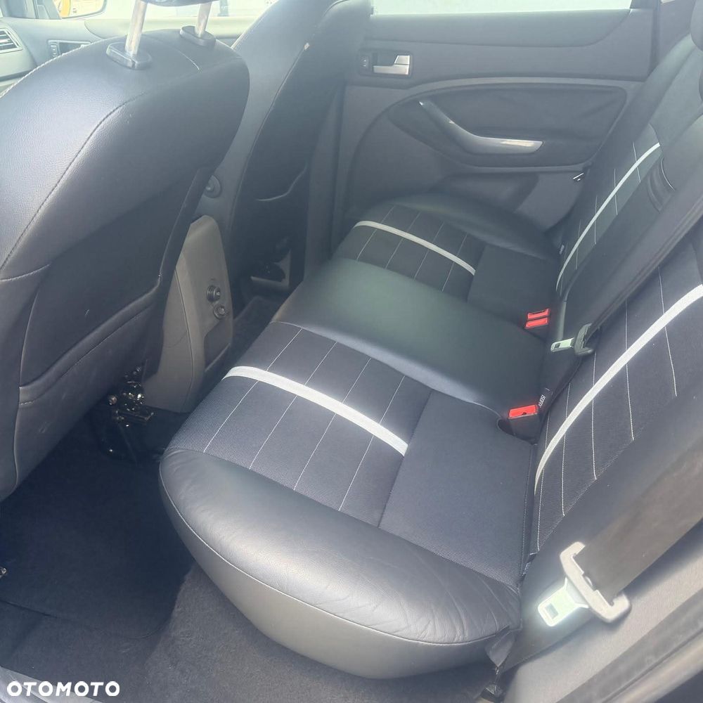 Ford Kuga - 10