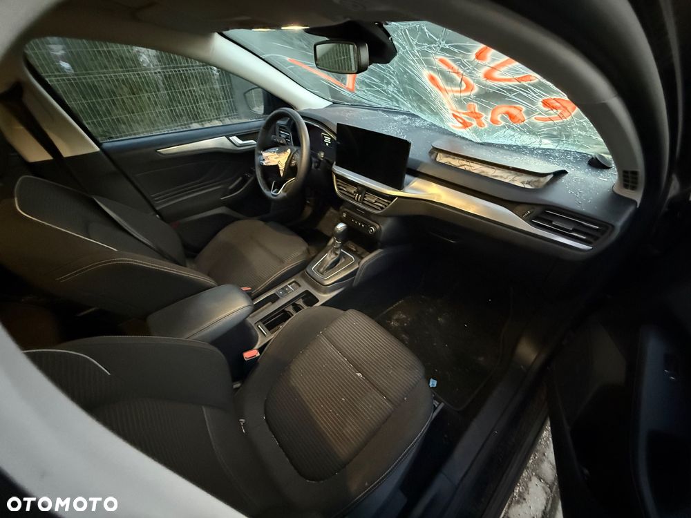 Ford Focus 1.0 EcoBoost Hybrid ACTIVE X - 32