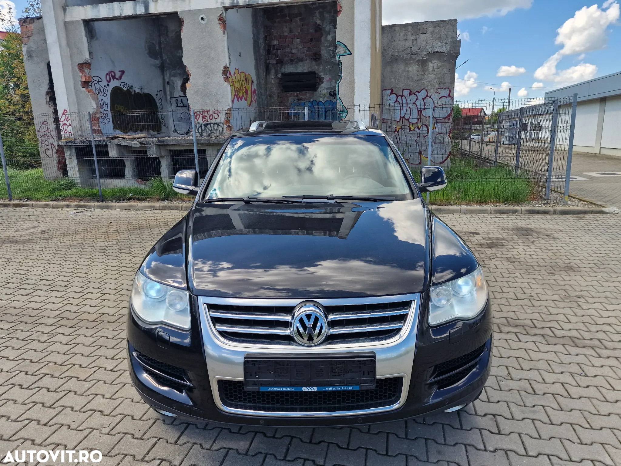 Volkswagen Touareg - 2